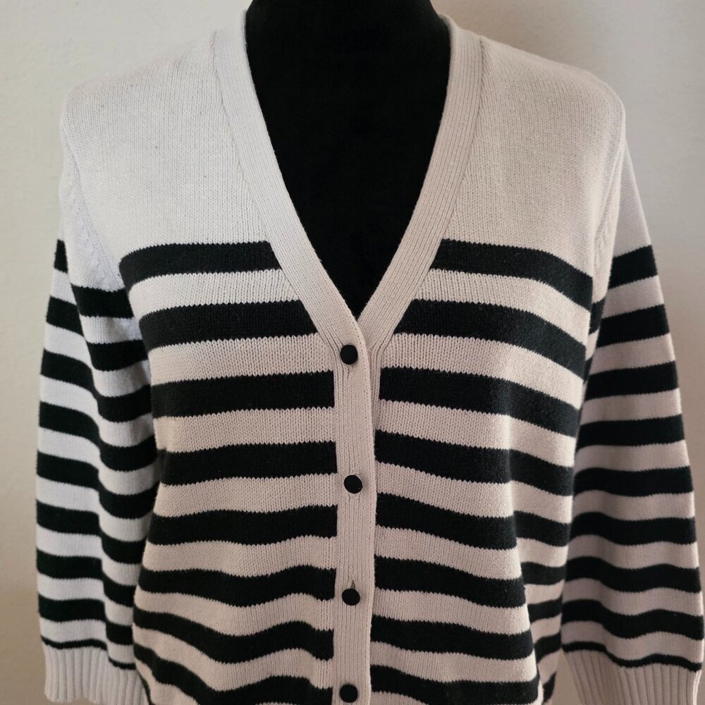 H&M women's Cardigan crewneck sweater, size Large. - Picture 3 of 9